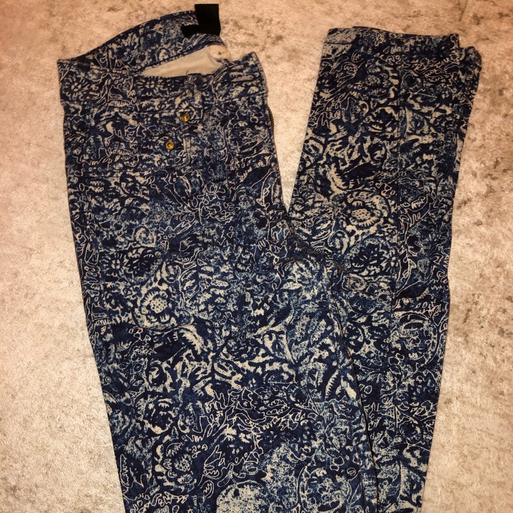 H&M Printed Denim Skinny Jean Size 2 So Flattering